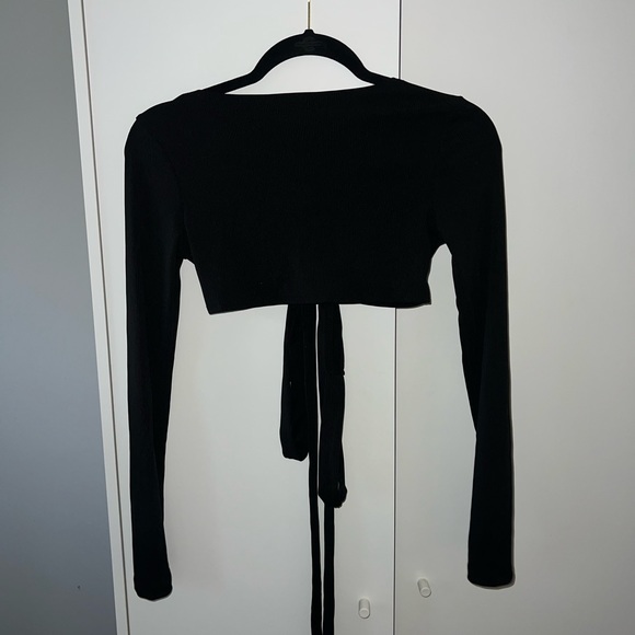 Shein Tie in the Front Black Crop Long Sleeve, Size Small - Picture 2 of 2